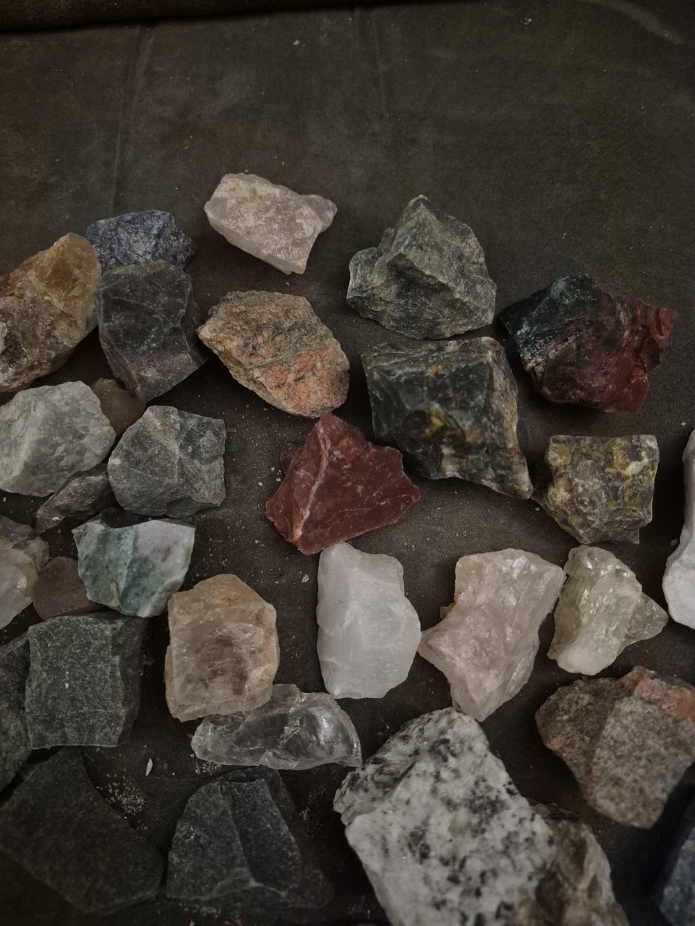 36 Mixed Natural Rough Crystals - Picture 2 of 4